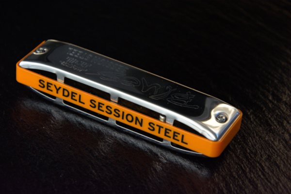 Mundharmonika hinten, Aufschrift: Seydel Session Steel