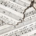 Musik Noten Schrift mehrere Noten-Seiten quer übereinander