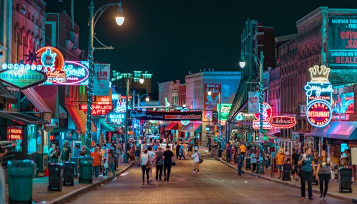 Beale Street, Memphis, Tennessee Beale Street, Memphis bei Nacht, bunte Leuchtreklamen