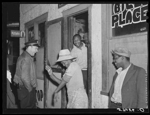 Strasseneingang Blues-Club, 1941 Blues-Club, Strasseneingang, Tanzende, fröhlich