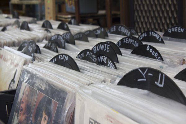 Schallplatten nach Künstler Rock-Musik sortiert