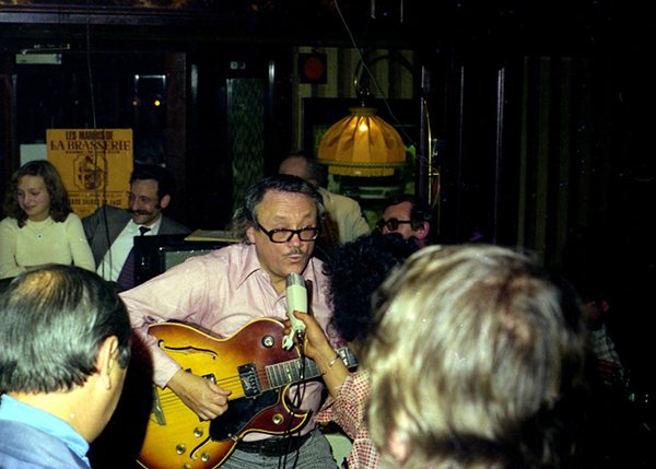 Jean „Toots“ Thielemans spielt Gitarre 1975