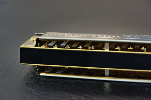 mundharmonika hohner 64 chromonica 280c hinten Ventile nah