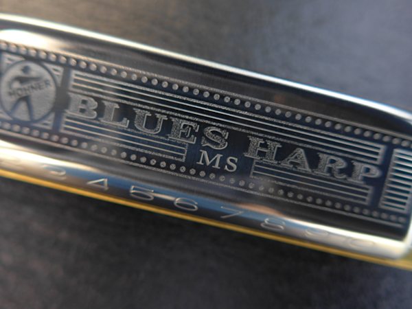 Details Deckelplatte Hohner Blues Harp MS