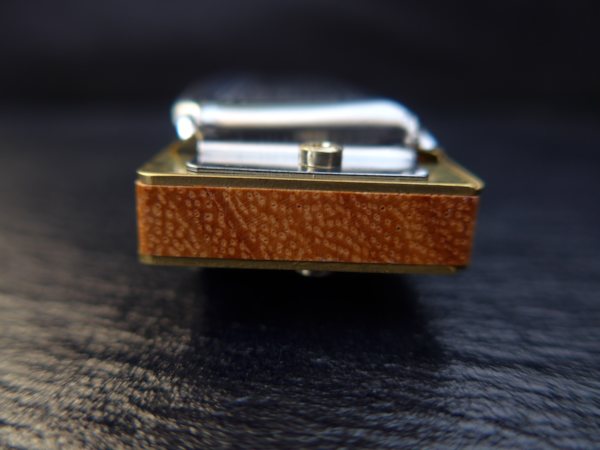 Detail Holz des Kanzellenkörpers Hohner Blues Harp MS