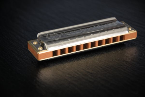 Hohner Marine Band Deluxe: abgeschrägte Kanzellenlöcher