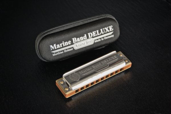 Hohner Marine Band Deluxe vor Schutz-Case