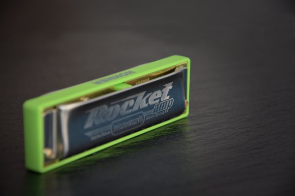 Hohner Rocket Amp aufgestellt