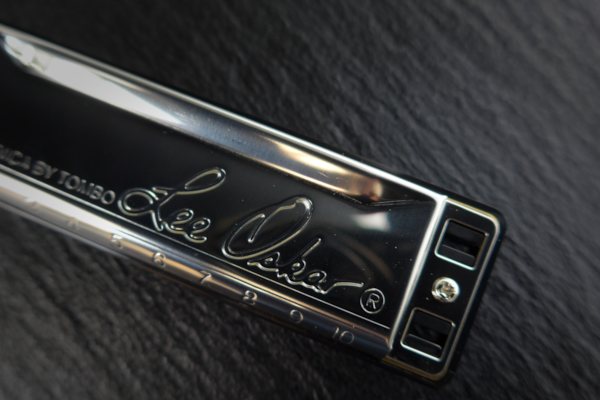 Lee Oskar Major Diatonic 1910 Detail der Deckelplatte