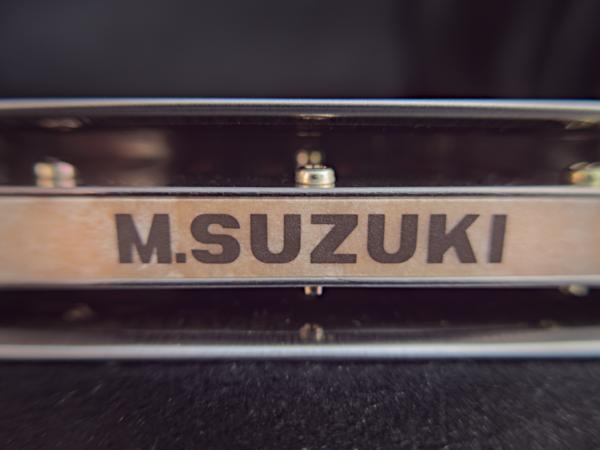 Suzuki Manji M 20 Kanzelle Rückseite Logo